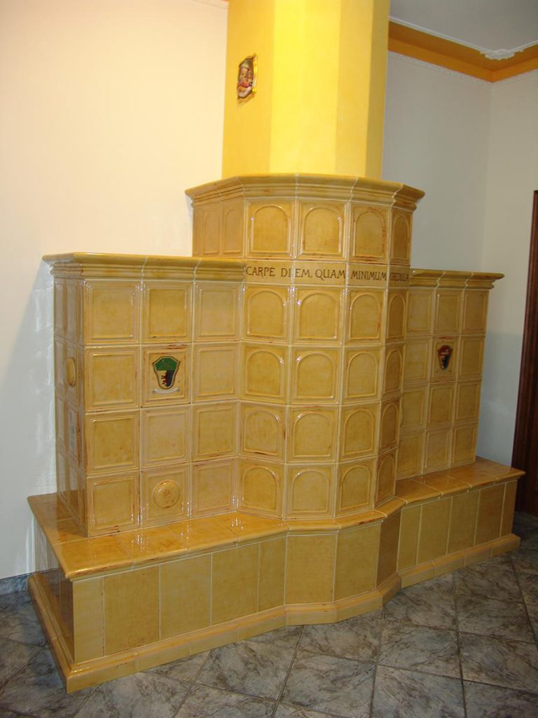 Beccaccia stufa in maiolica a parete 002