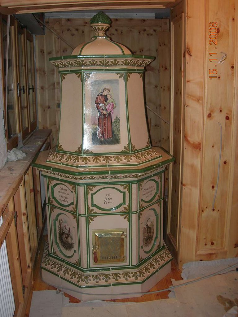 Caccia stufa in maiolica vecchia maniera 005