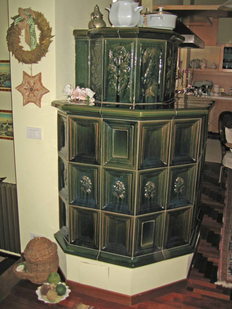 Cassina stufa in maiolica vecchia maniera 002