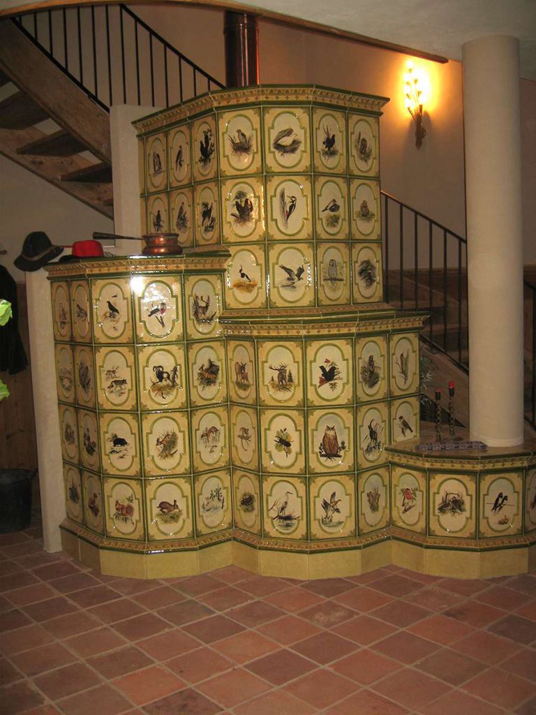 Giaveno stufa in maiolica vecchia maniera colorata 002