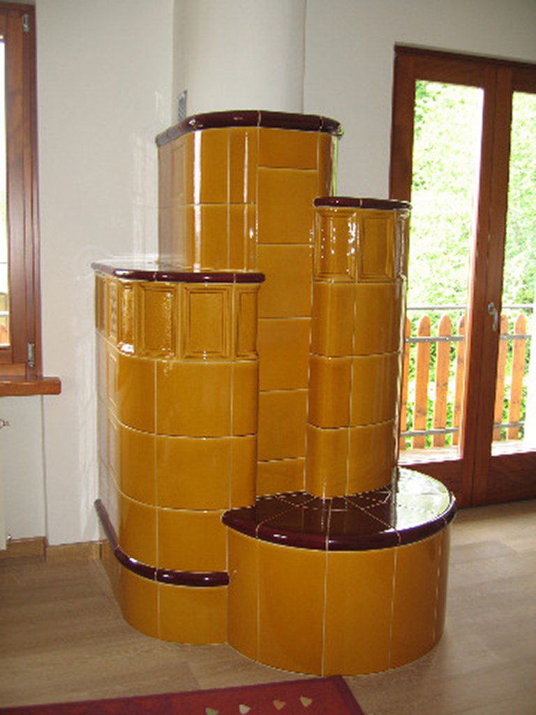 M 211 stufa in maiolica a parete 002