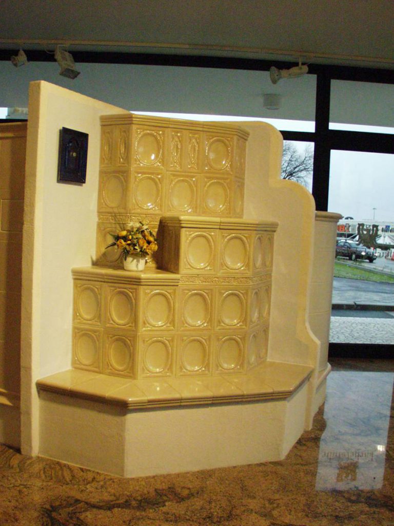m902 Stufa in maiolica ad angolo 004