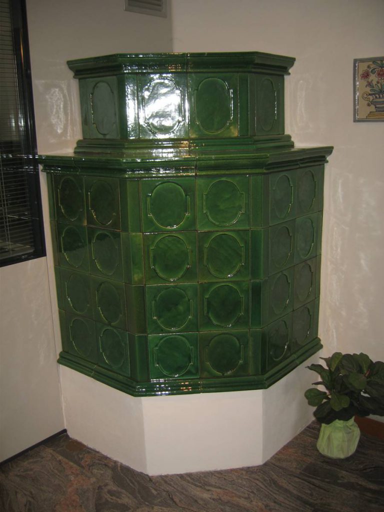 m902 Stufa in maiolica ad angolo 009