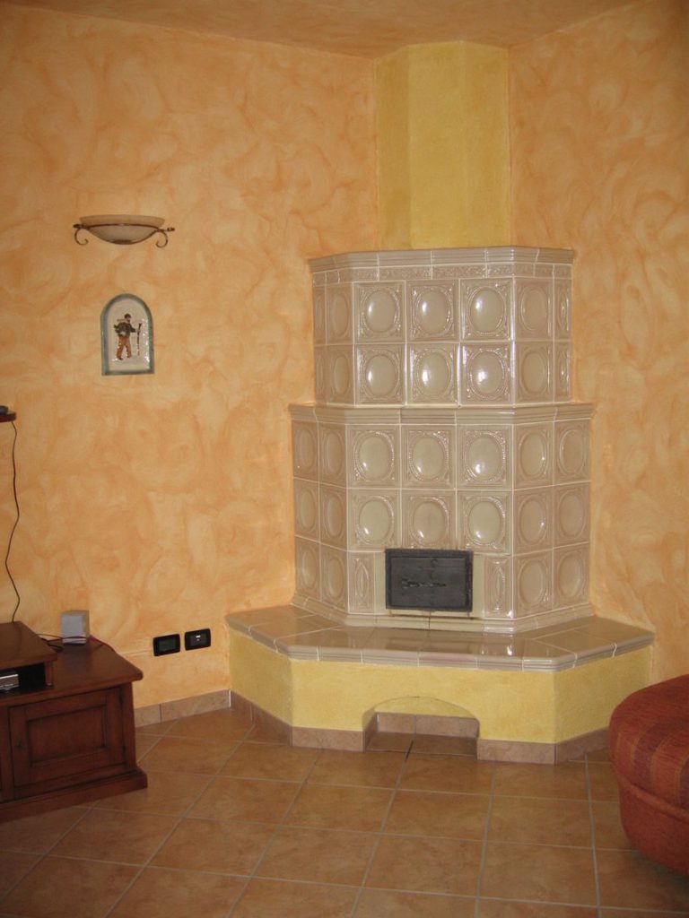 m902 Stufa in maiolica ad angolo 011