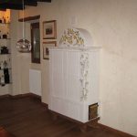 Nobile stufa in maiolica particolare 001