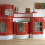 Stufa cucina rossa stufa in maiolica particolare cucina 001
