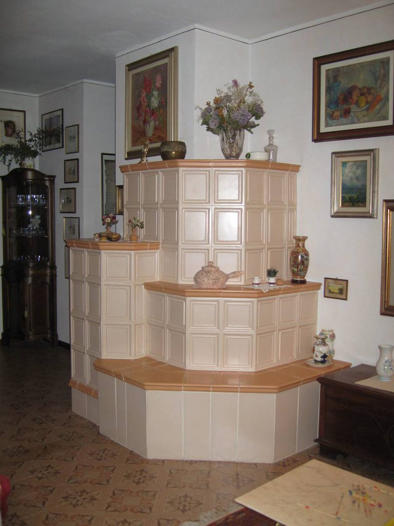 Zanoni stufa in maiolica a parete 010